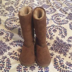 Size 1 Youth Uggs Chestnut Guaranteed Authentic!